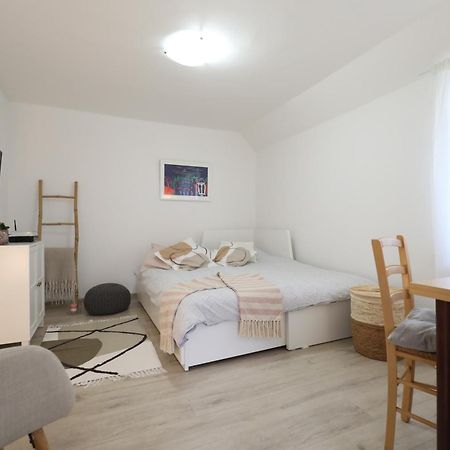 Apartment Mir Pula Buitenkant foto